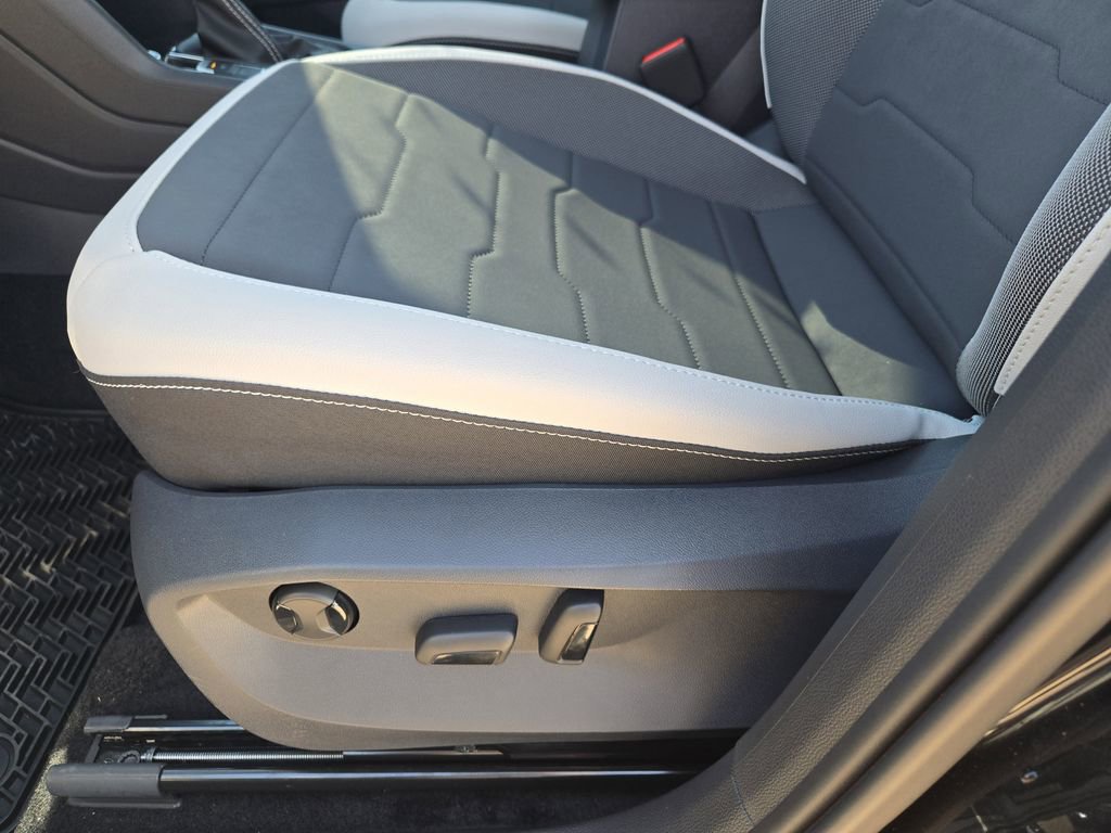 New 2026 Volkswagen Taos SE image 19