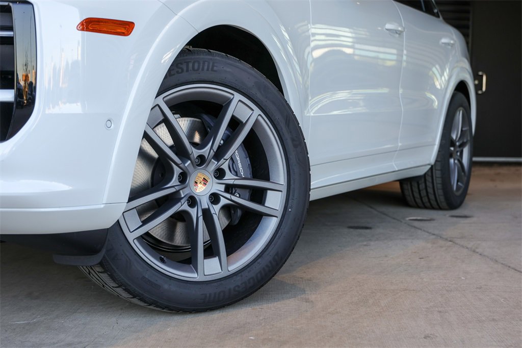 Used 2025 Porsche Cayenne image 8