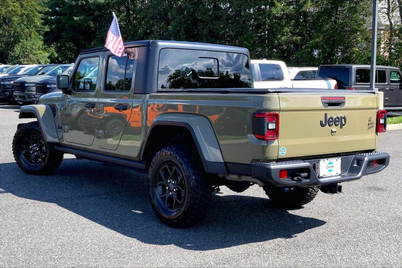 Certified 2025 Jeep Gladiator Sport AWD/4WD image 10