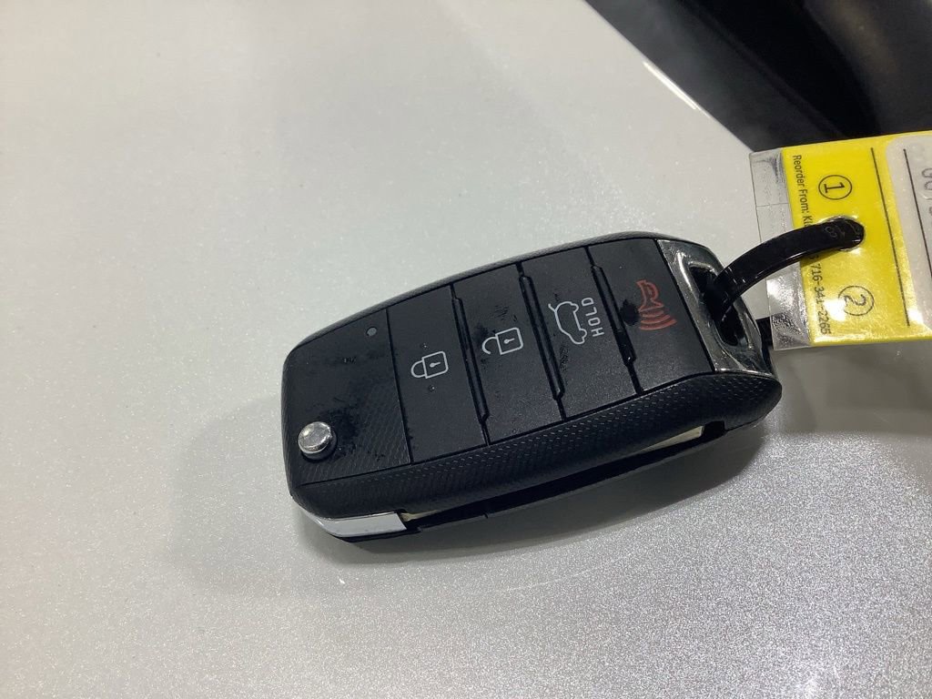 Used 2016 Kia Sorento LX image 25