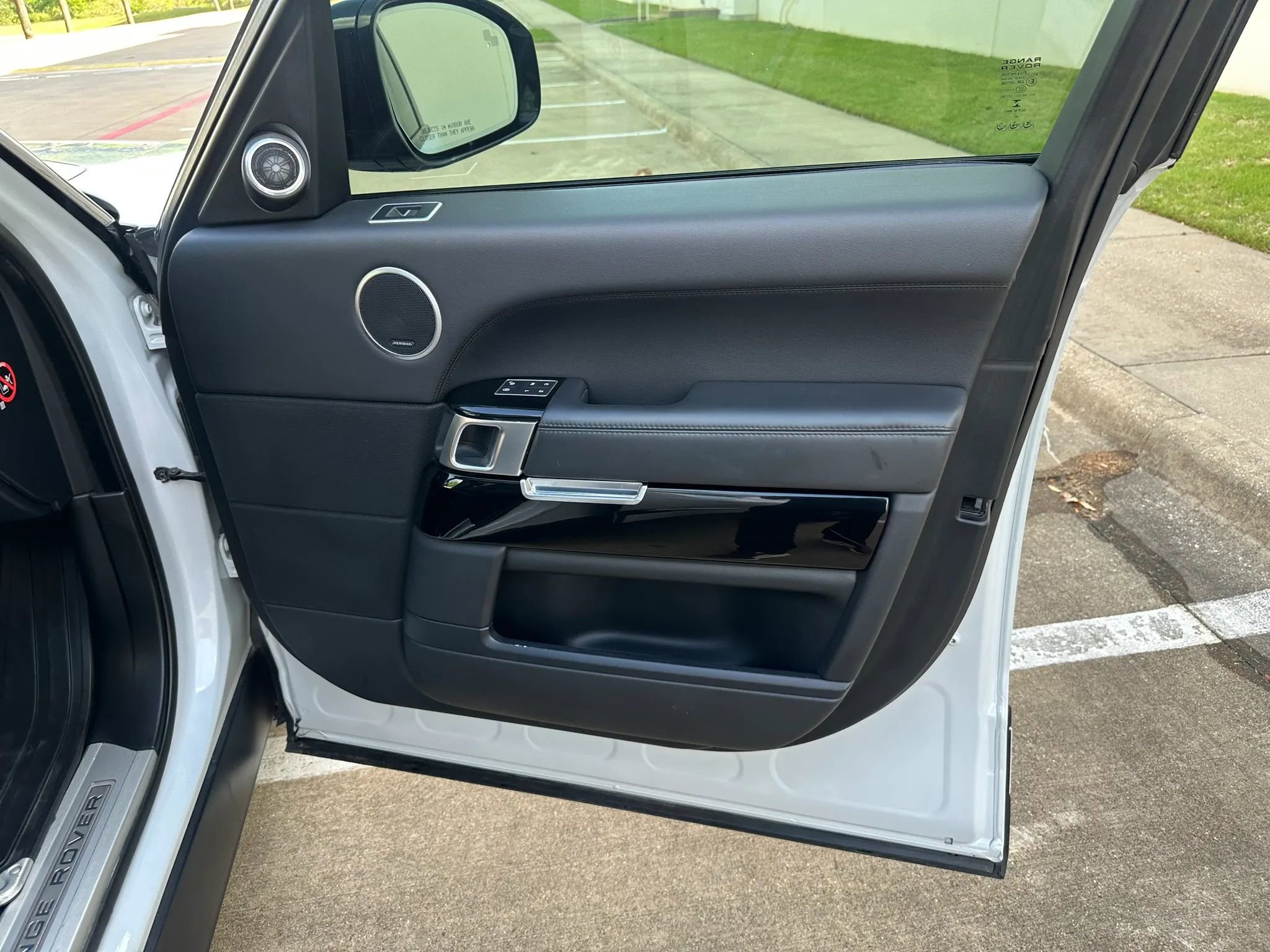 Used 2017 Land Rover Range Rover Long Wheelbase Supercharged image 32