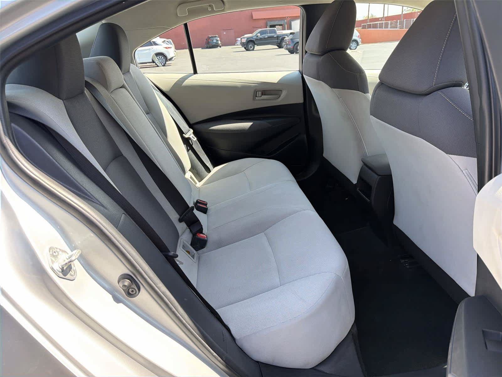 Used 2022 Toyota Corolla LE FWD image 14