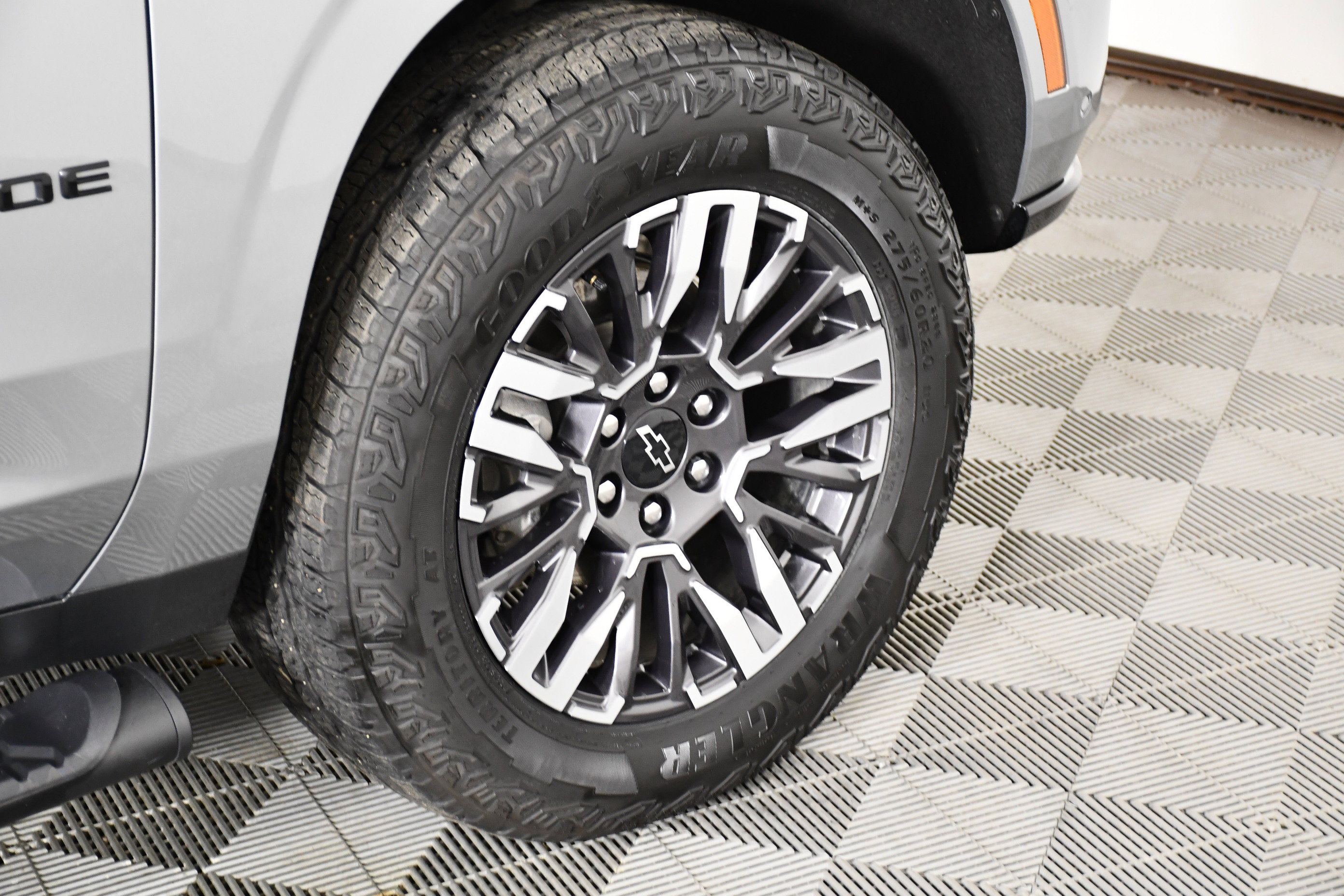 Used 2025 Chevrolet Tahoe Z71 AWD/4WD image 37