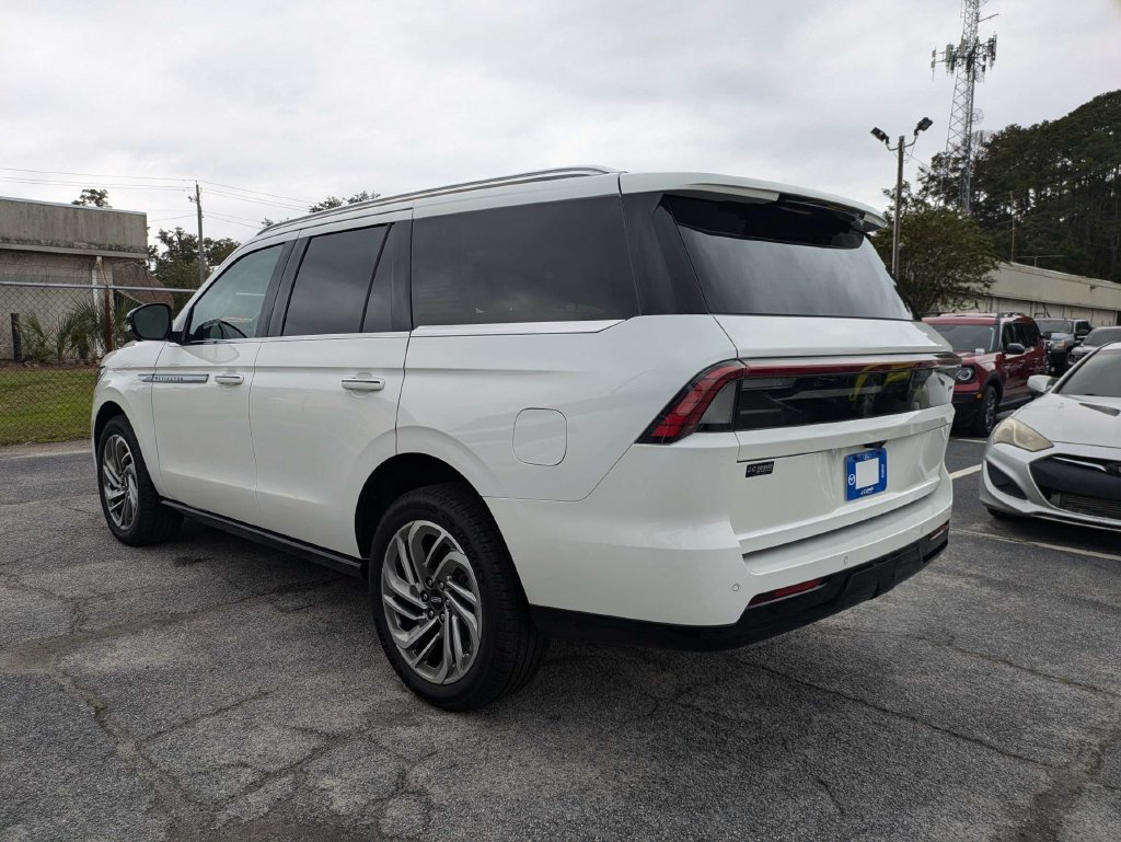 Certified 2026 Lincoln Navigator Reserve AWD/4WD image 6