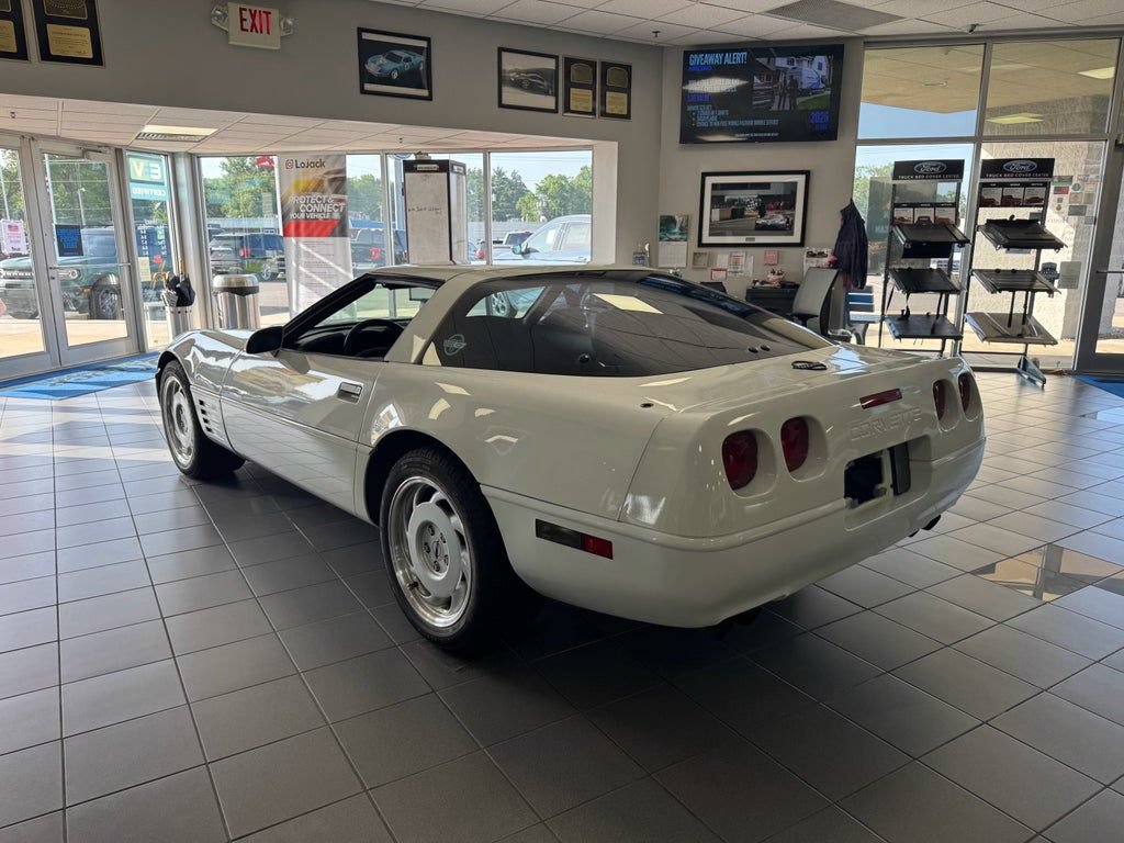Used 1991 Chevrolet Corvette Coupe RWD image 4