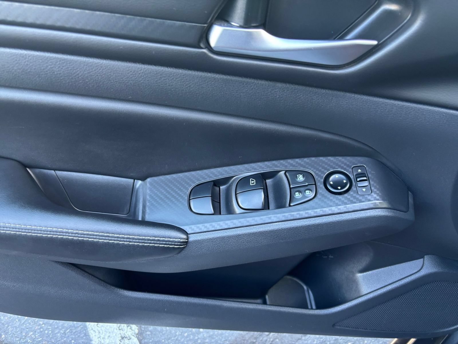 Used 2025 Nissan Altima 2.5 SV FWD image 18