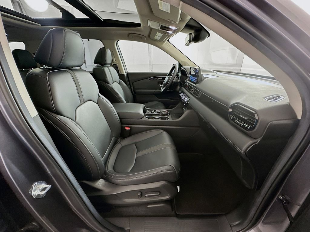 Certified 2025 Honda Pilot Touring image 29