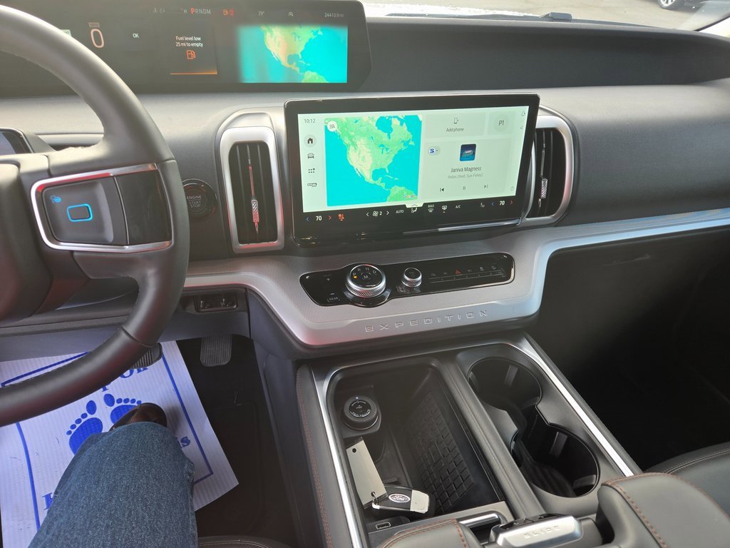 Used 2025 Ford Expedition Active image 10