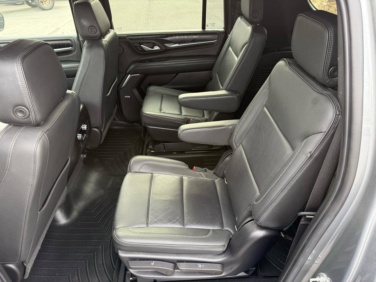 Used 2022 GMC Yukon XL Denali AWD/4WD image 16