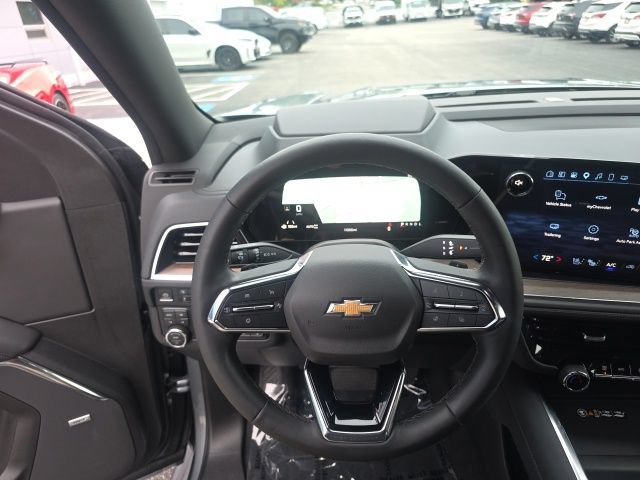 Used 2025 Chevrolet Suburban High Country AWD/4WD image 18