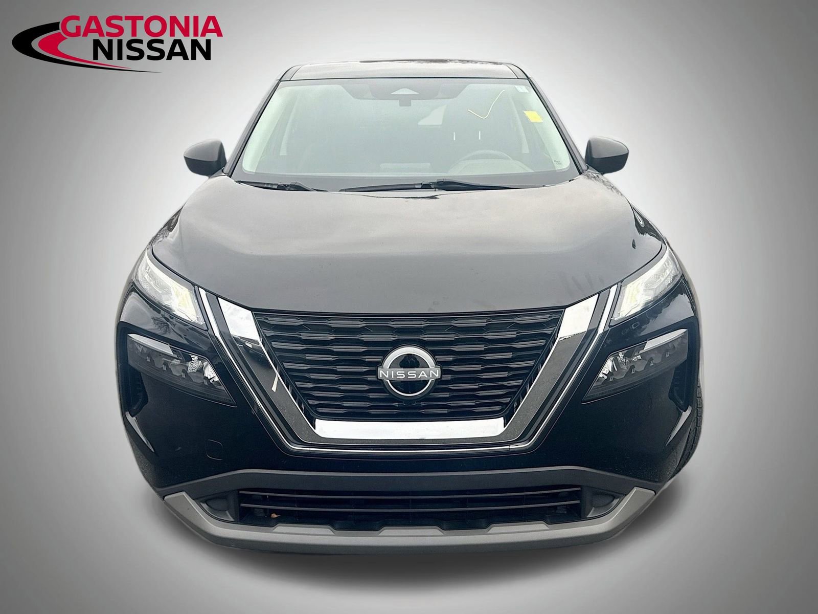 Used 2023 Nissan Rogue S image 2