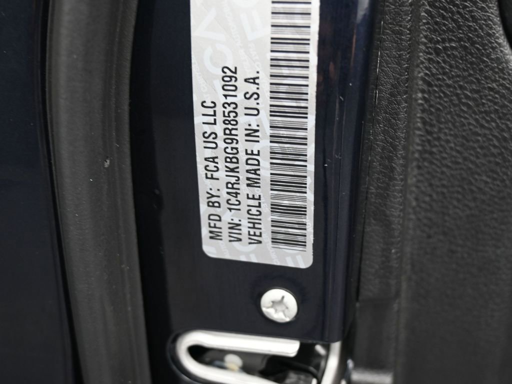 Used 2024 Jeep Grand Cherokee L Limited w/ Black Appearance Package image 16