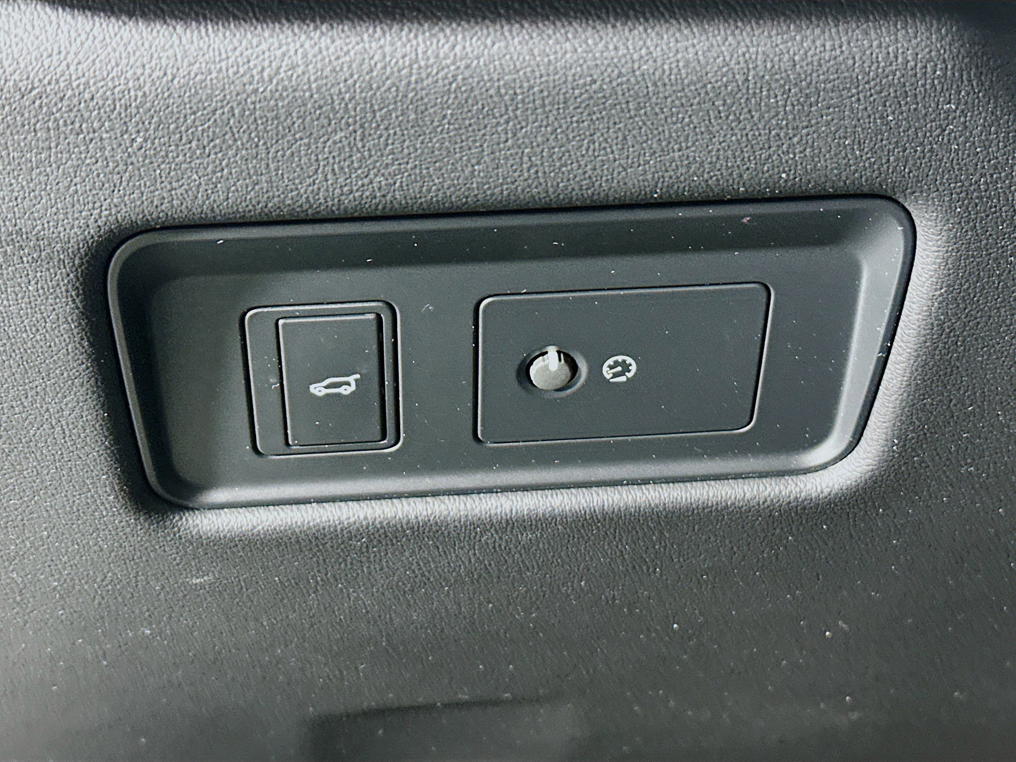 Used 2024 Jaguar F-PACE R-Dynamic S image 17