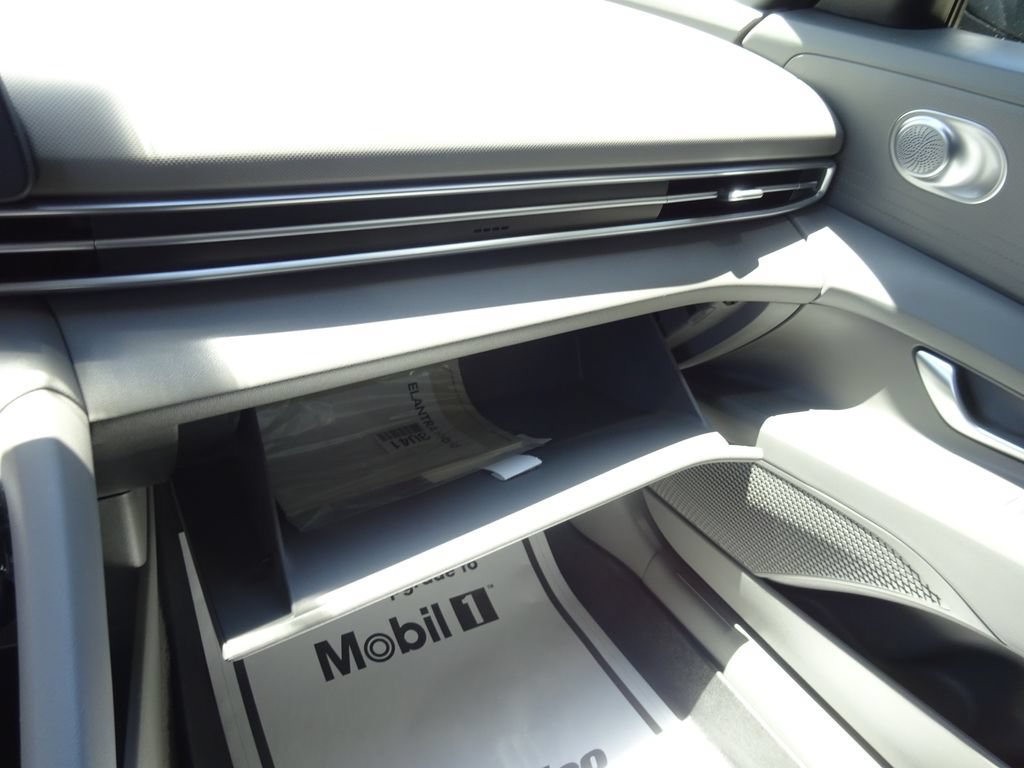 Used 2025 Hyundai Elantra Hybrid FWD image 28