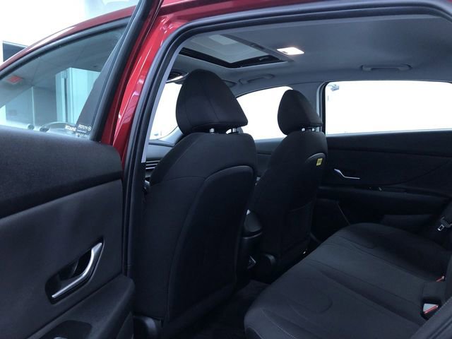 Used 2025 Hyundai Elantra SEL image 18