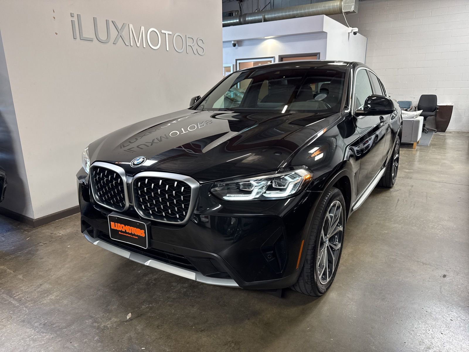 Used 2023 BMW X4 xDrive30i w/ Convenience Package AWD/4WD image 1