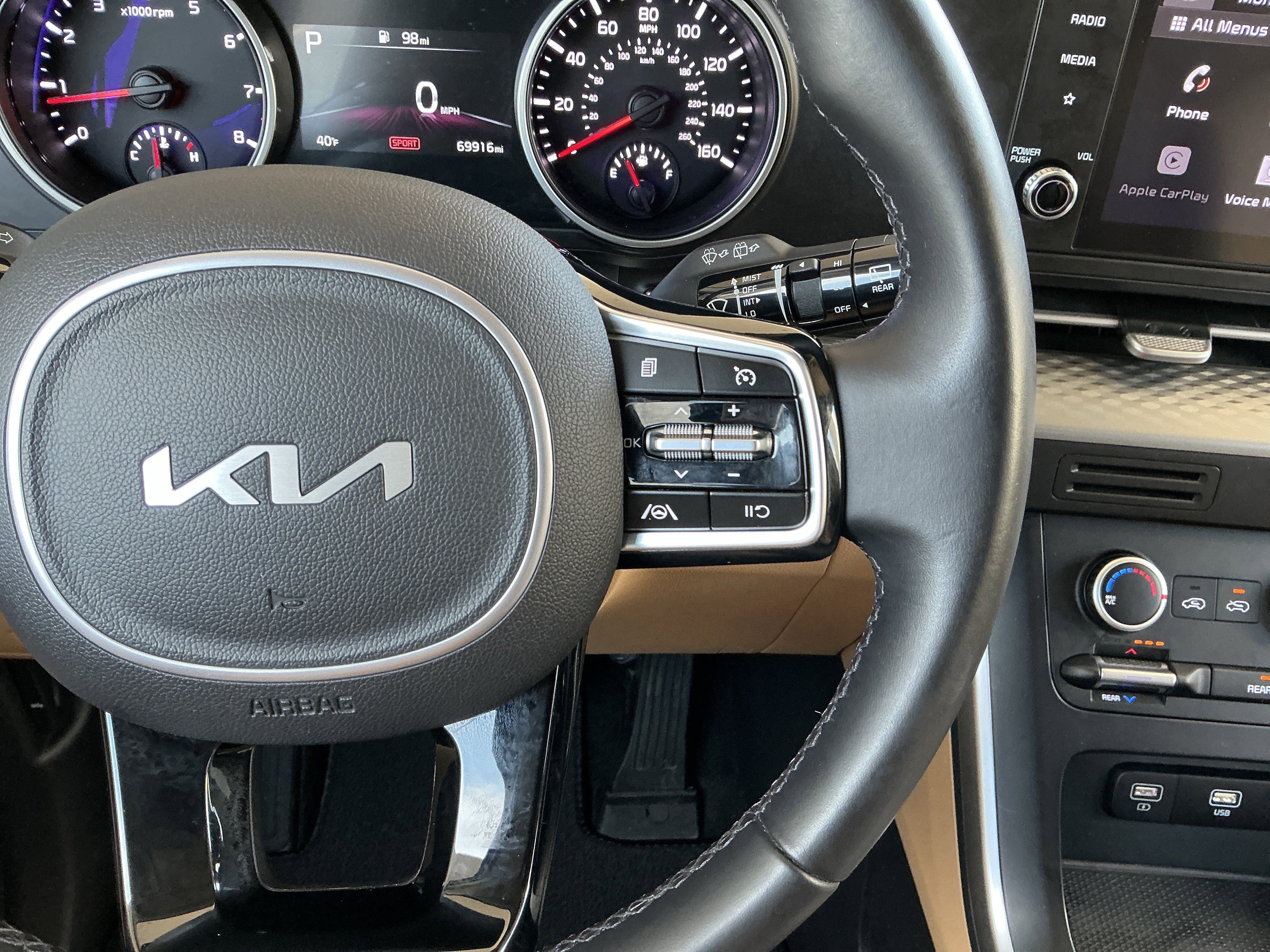 Used 2022 Kia Carnival LX image 13