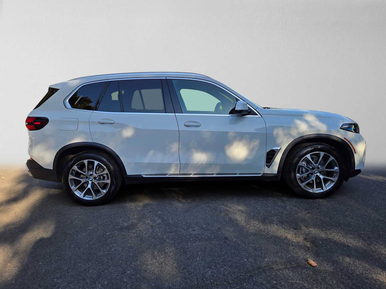 Used 2026 BMW X5 xDrive40i AWD/4WD image 2
