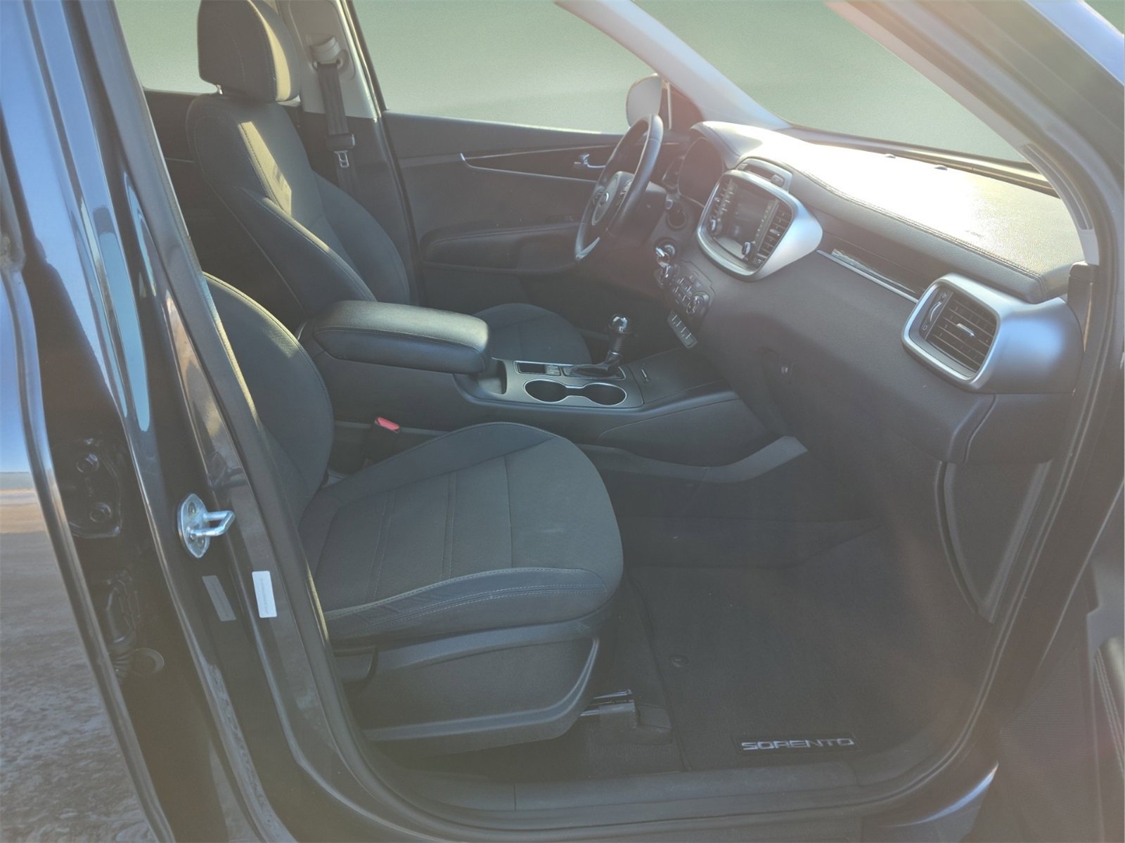 Used 2017 Kia Sorento LX w/ LX Convenience Package image 17