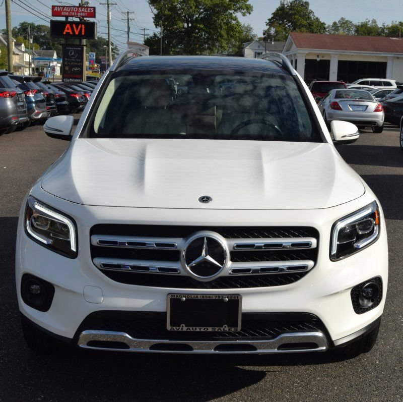 Used 2023 Mercedes-Benz GLB 250 4MATIC w/ Premium Package image 14