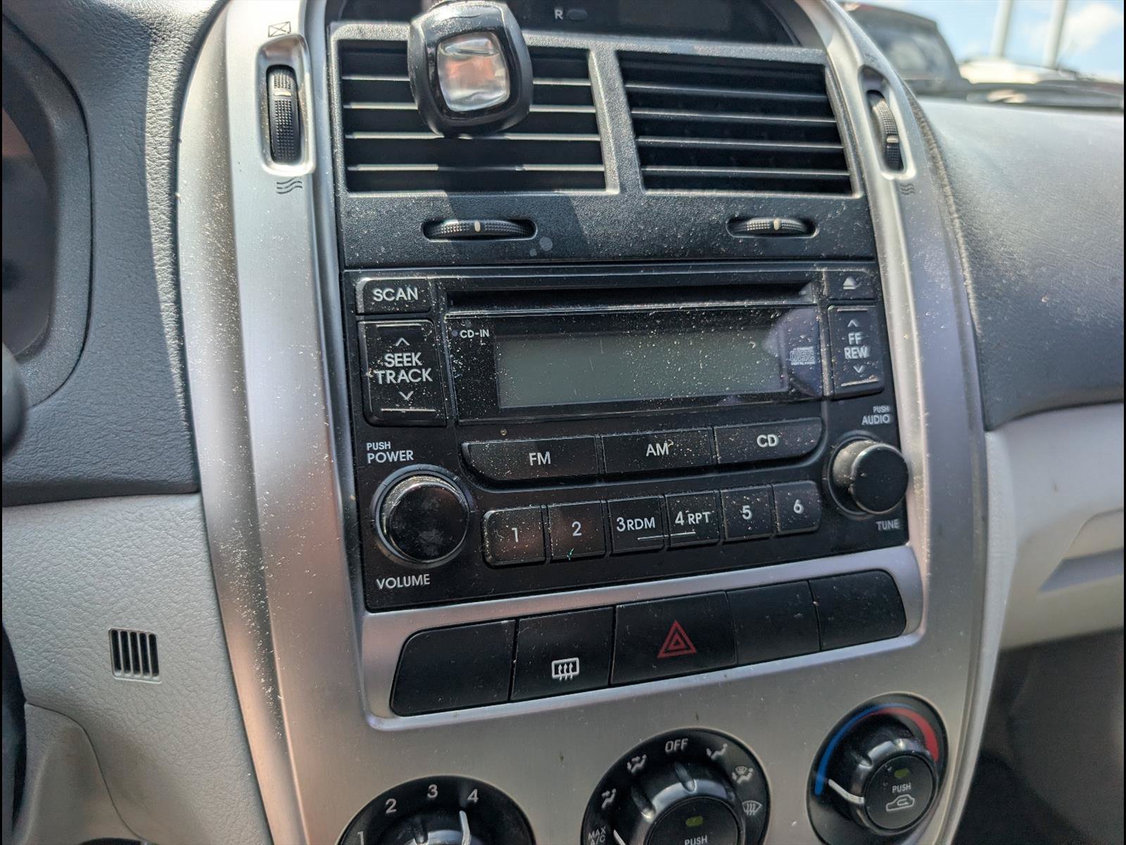 Used 2005 Kia Spectra LX FWD image 13