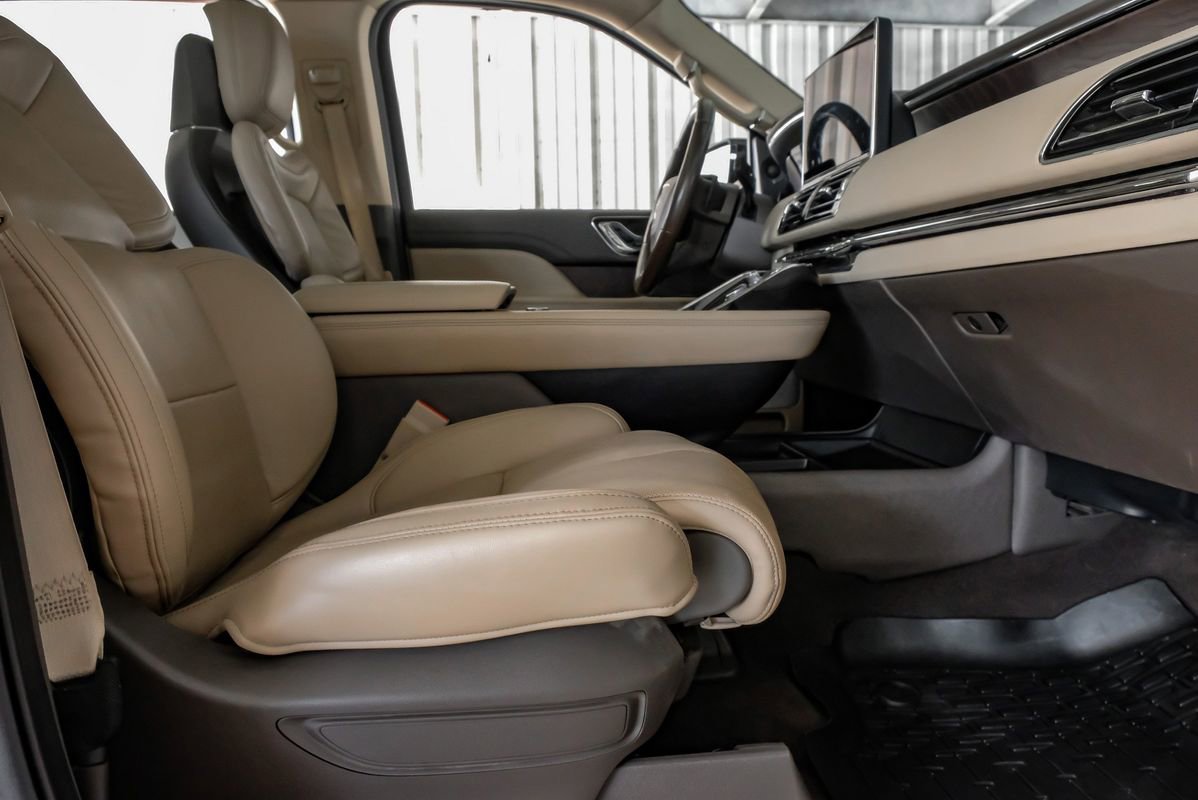 Used 2022 Lincoln Navigator L Reserve AWD/4WD image 32