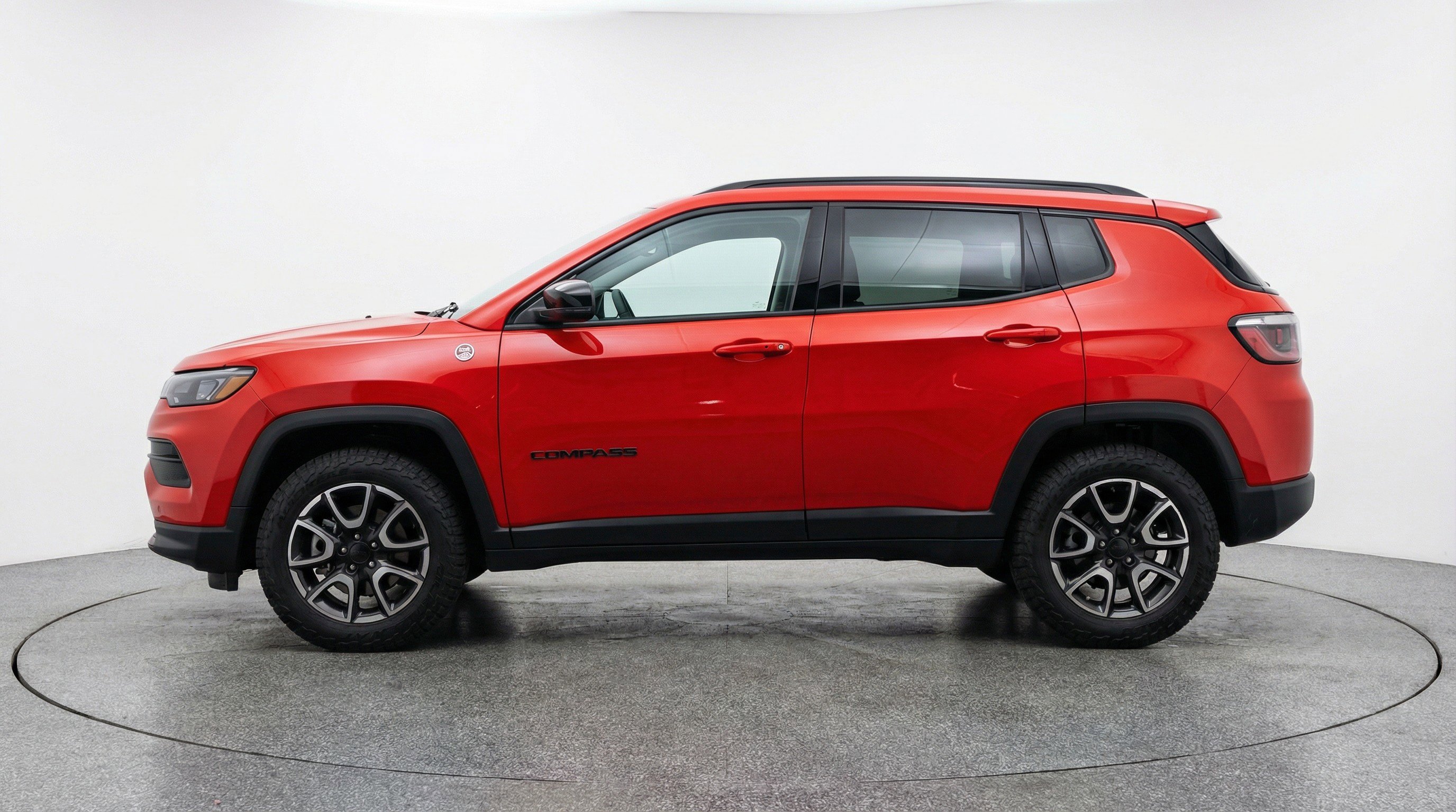 Used 2025 Jeep Compass Trailhawk image 5