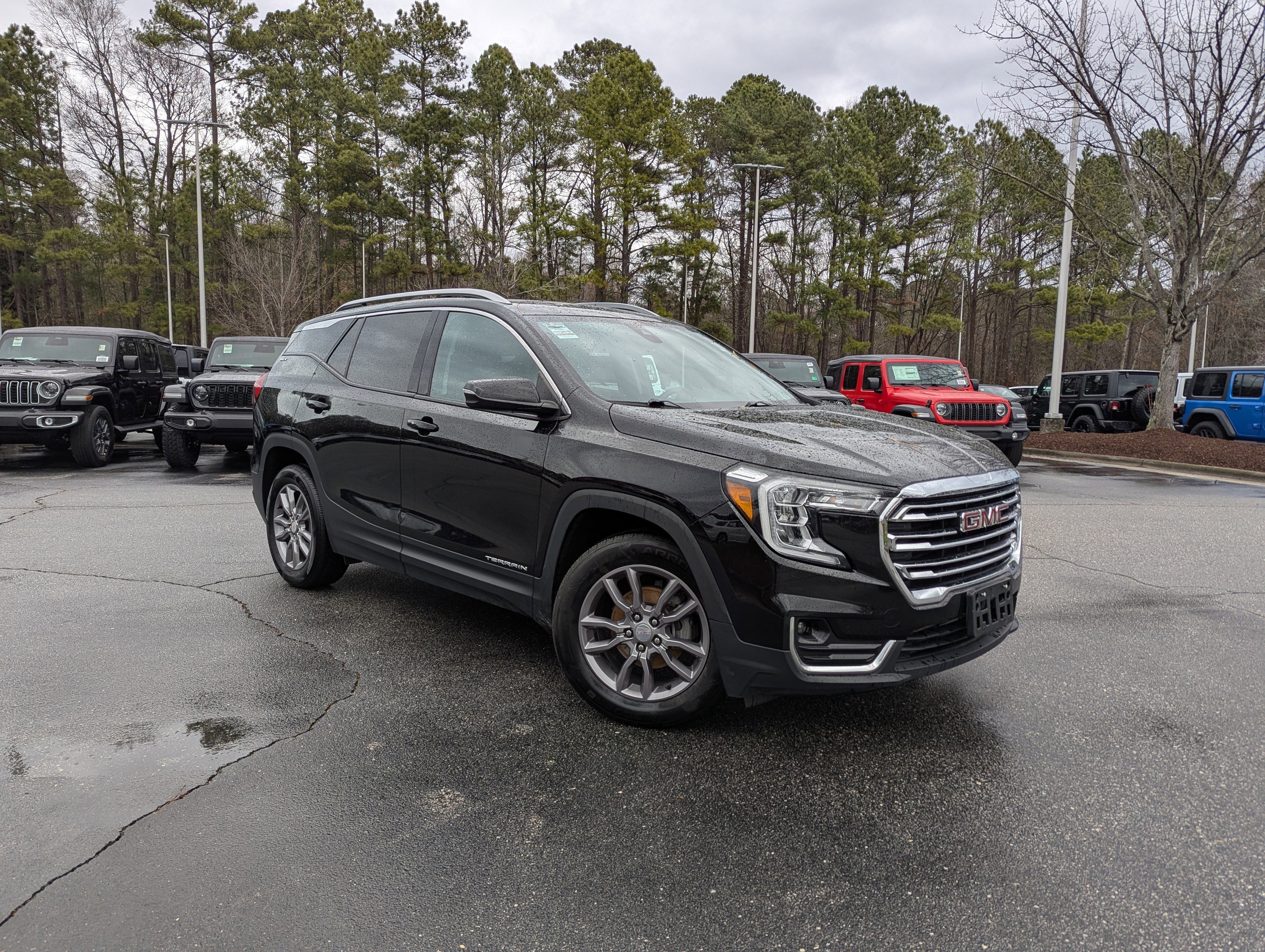 Used 2023 GMC Terrain SLT image 3