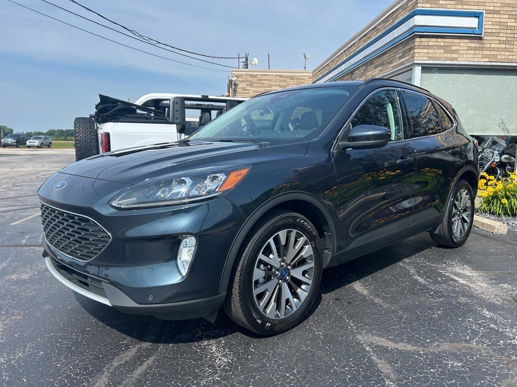 Used 2022 Ford Escape Titanium w/ Class II Trailer Tow Package image 3