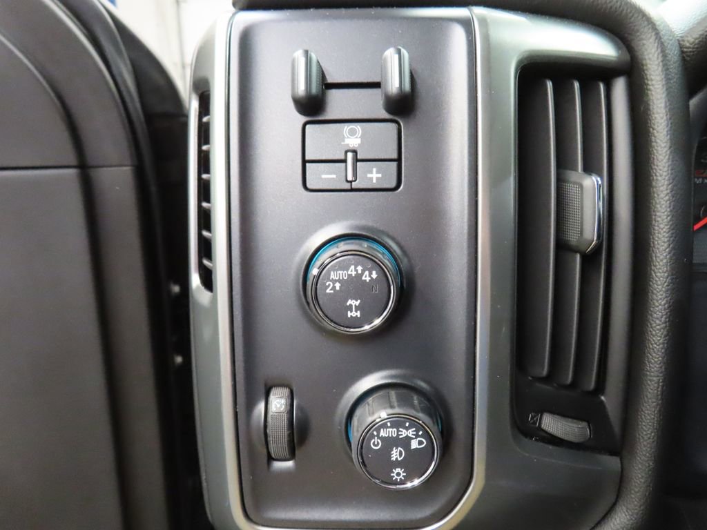 Used 2018 Chevrolet Silverado 1500 LT w/ All Star Edition image 44