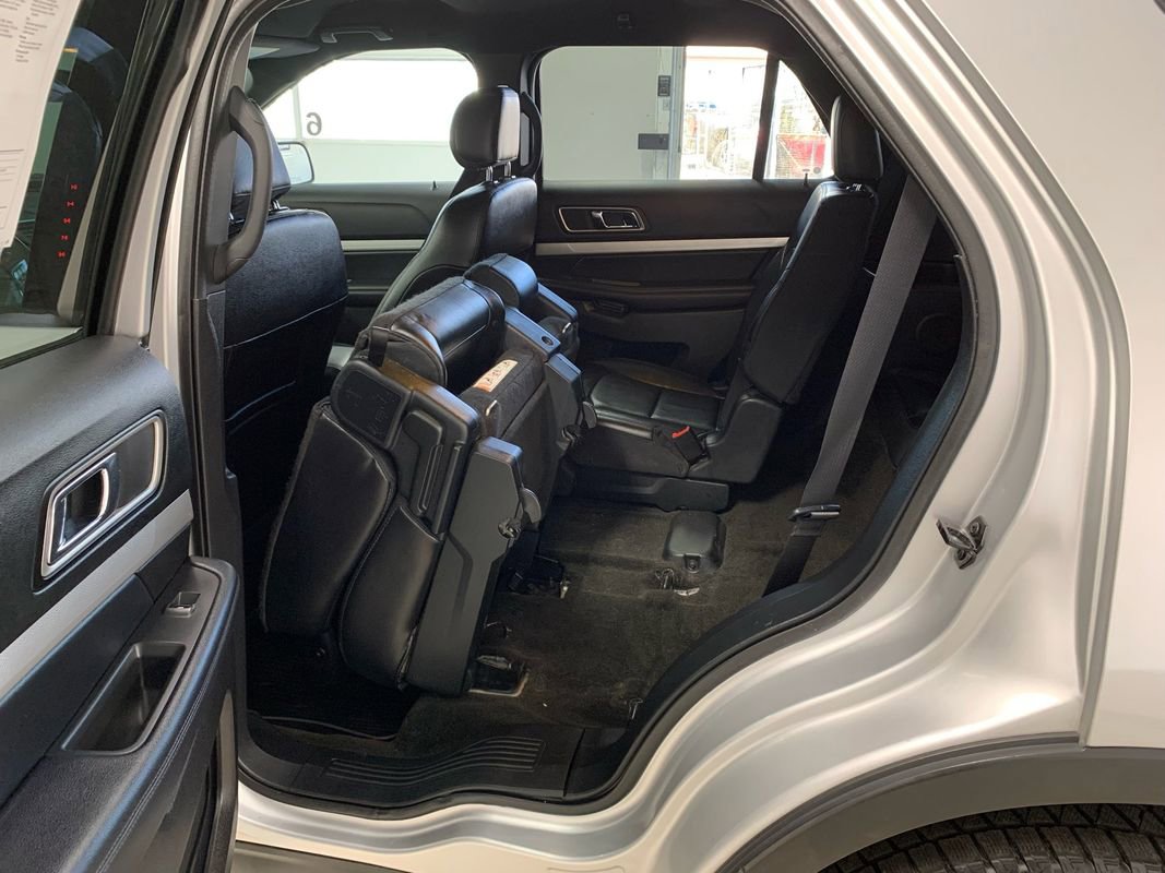 Used 2017 Ford Explorer XLT w/ Equipment Group 202A AWD/4WD image 23