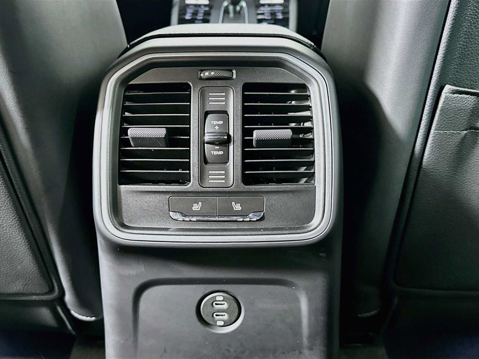 Certified 2026 Porsche Macan AWD/4WD image 26