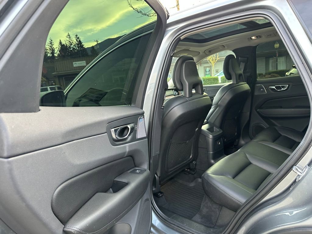 Used 2019 Volvo XC60 T8 Inscription w/ Advanced Package AWD/4WD image 14