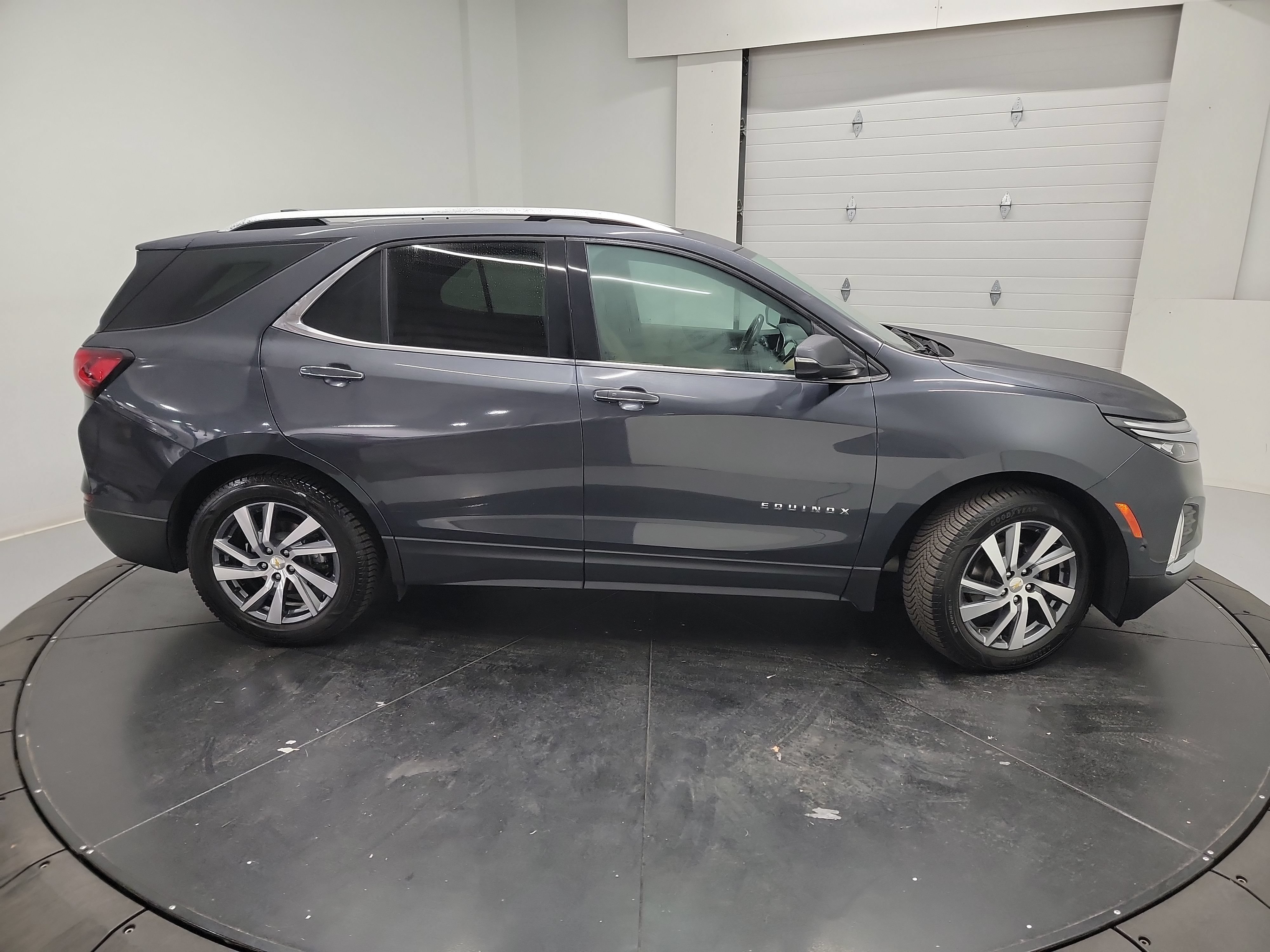 Used 2022 Chevrolet Equinox Premier FWD image 11