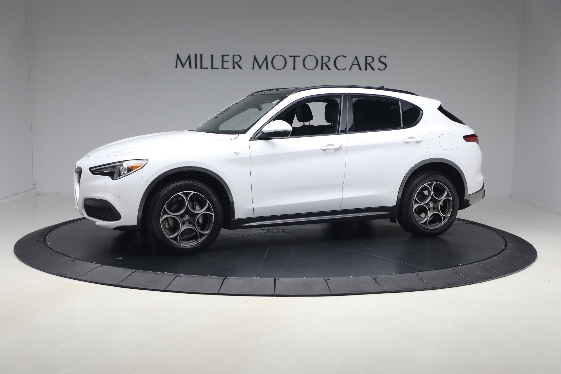 Used 2022 Alfa Romeo Stelvio Ti AWD/4WD image 1