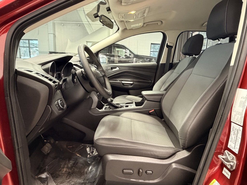 Used 2017 Ford Escape SE w/ Equipment Group 201A image 21