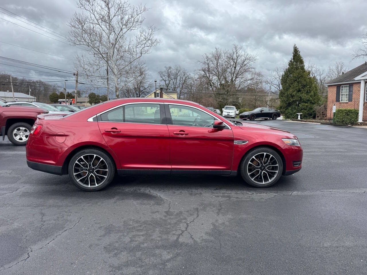 Used 2017 Ford Taurus SEL w/ Equipment Group 201A image 5