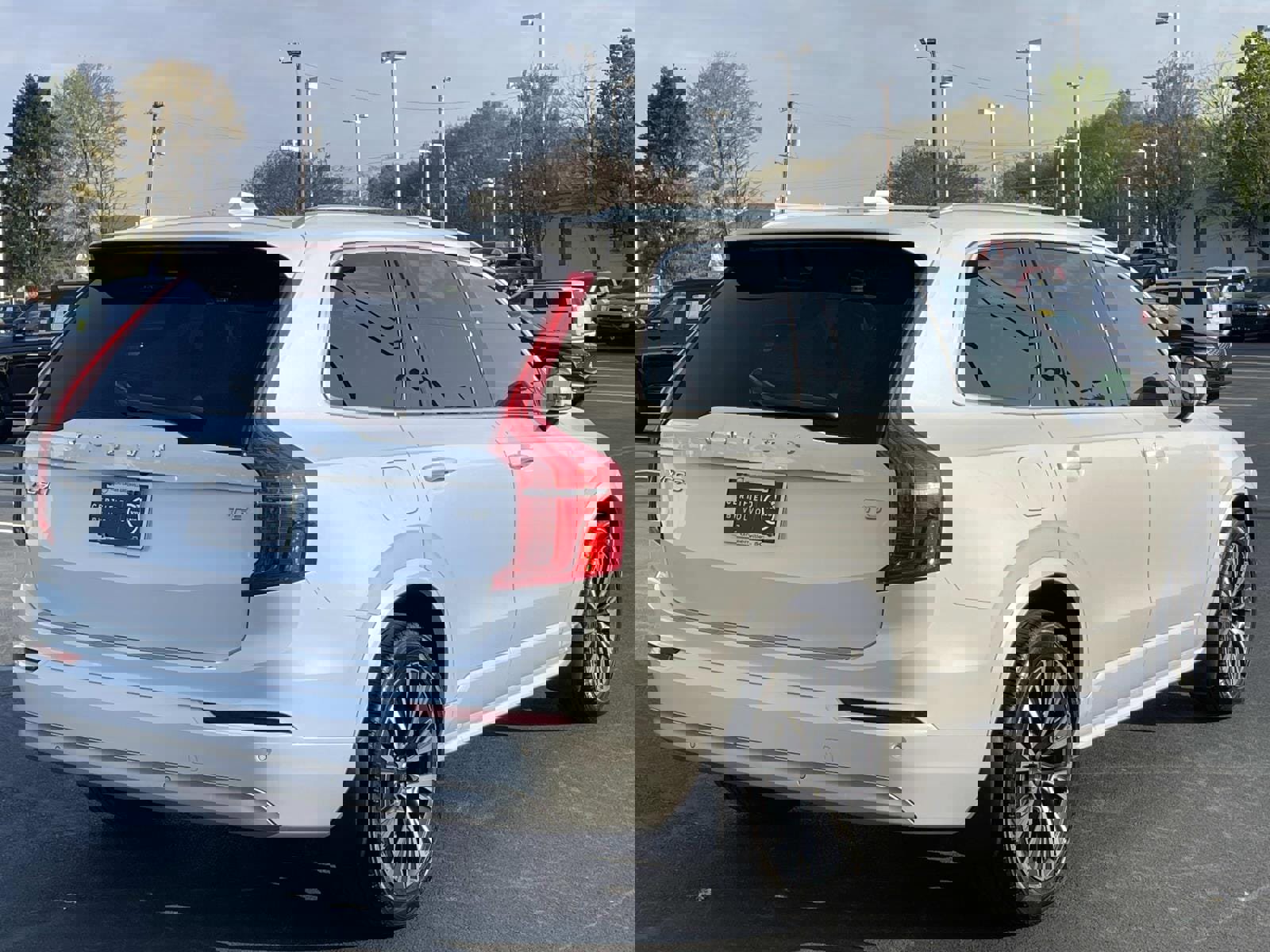 Used 2022 Volvo XC90 T5 Momentum w/ Protection Package Premier image 7