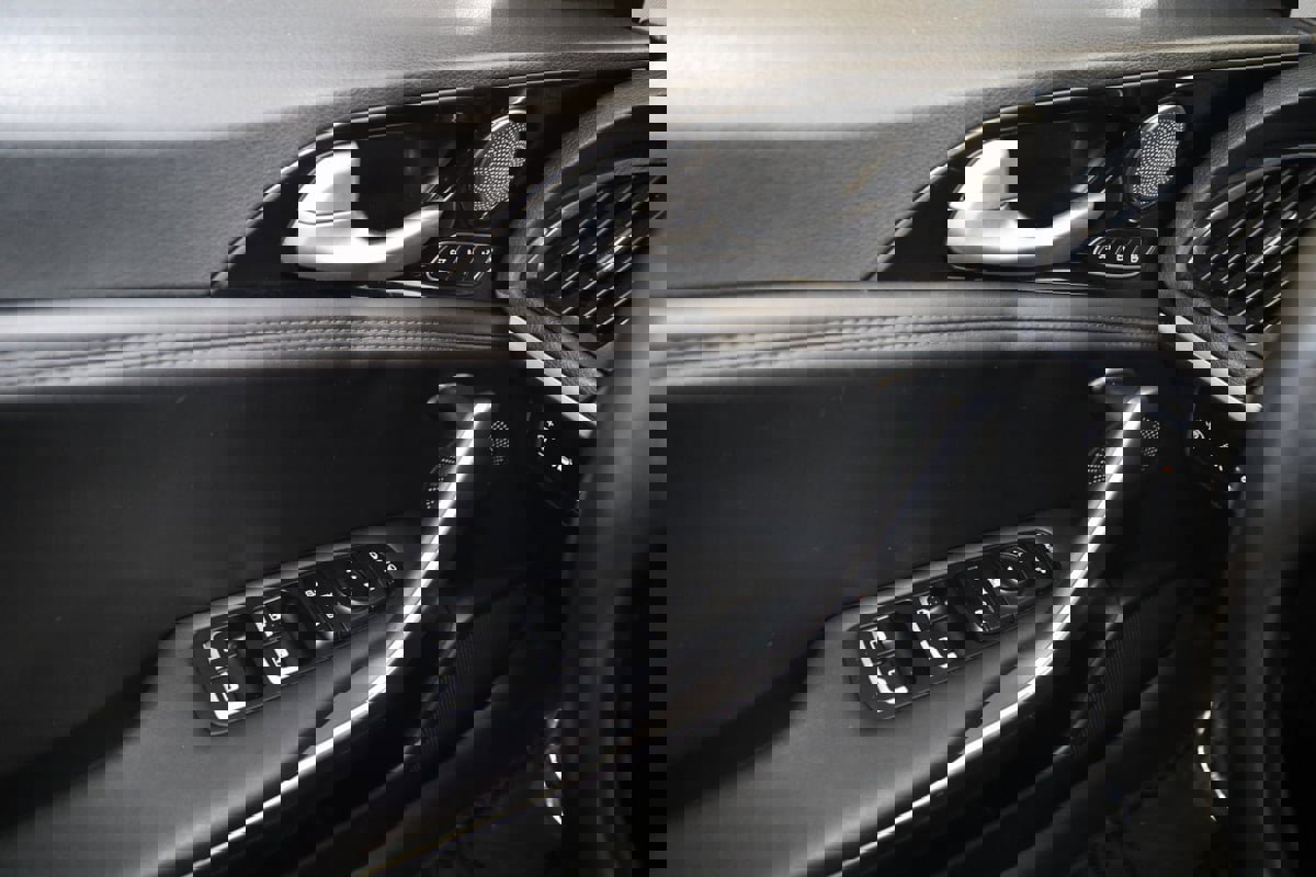 Used 2018 Kia Stinger Premium image 32