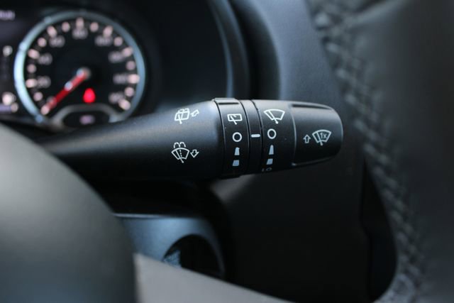 Used 2021 Jeep Renegade Latitude AWD/4WD image 7