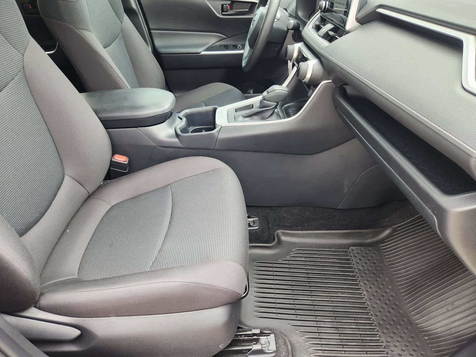Used 2023 Toyota RAV4 XSE AWD/4WD image 17