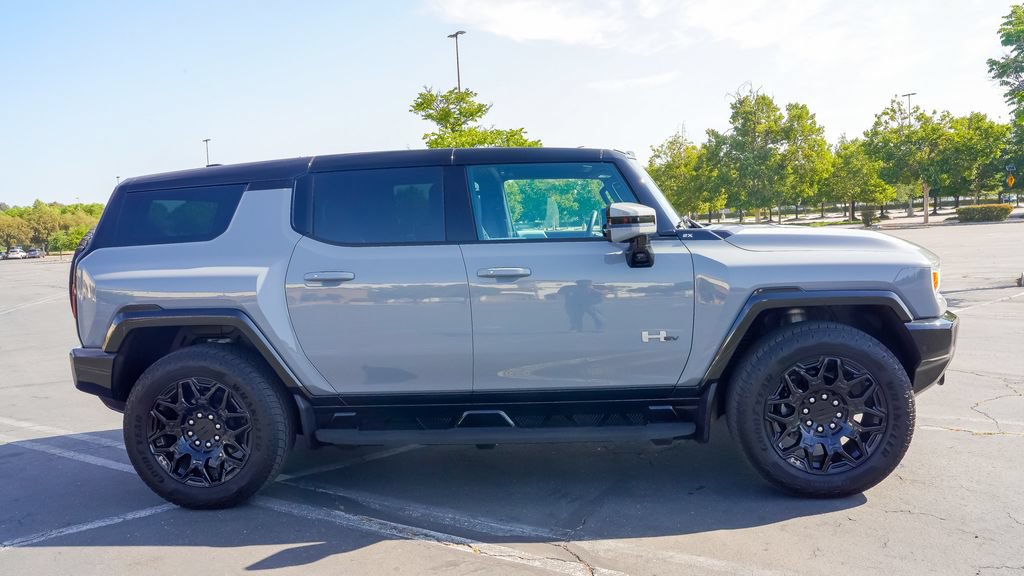 Used 2025 GMC Hummer EV 2X w/ LPO, Cargo Utility Package AWD/4WD image 10