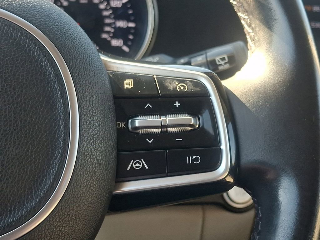 Used 2022 Kia Carnival LX image 22