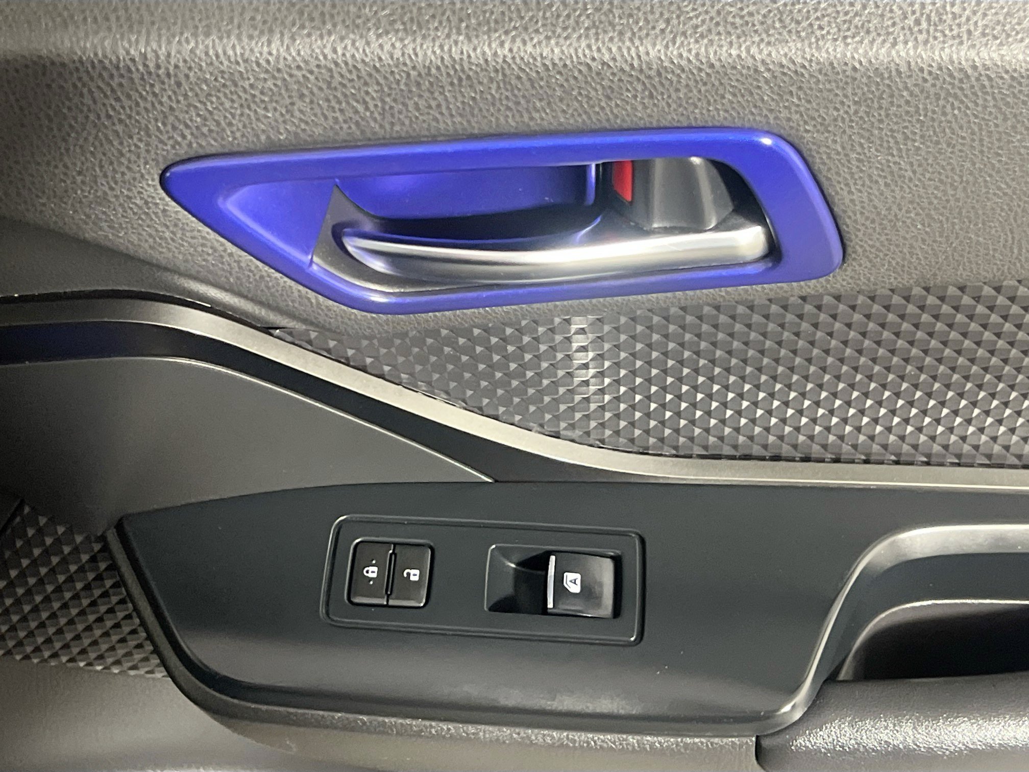 Used 2018 Toyota C-HR XLE FWD image 30