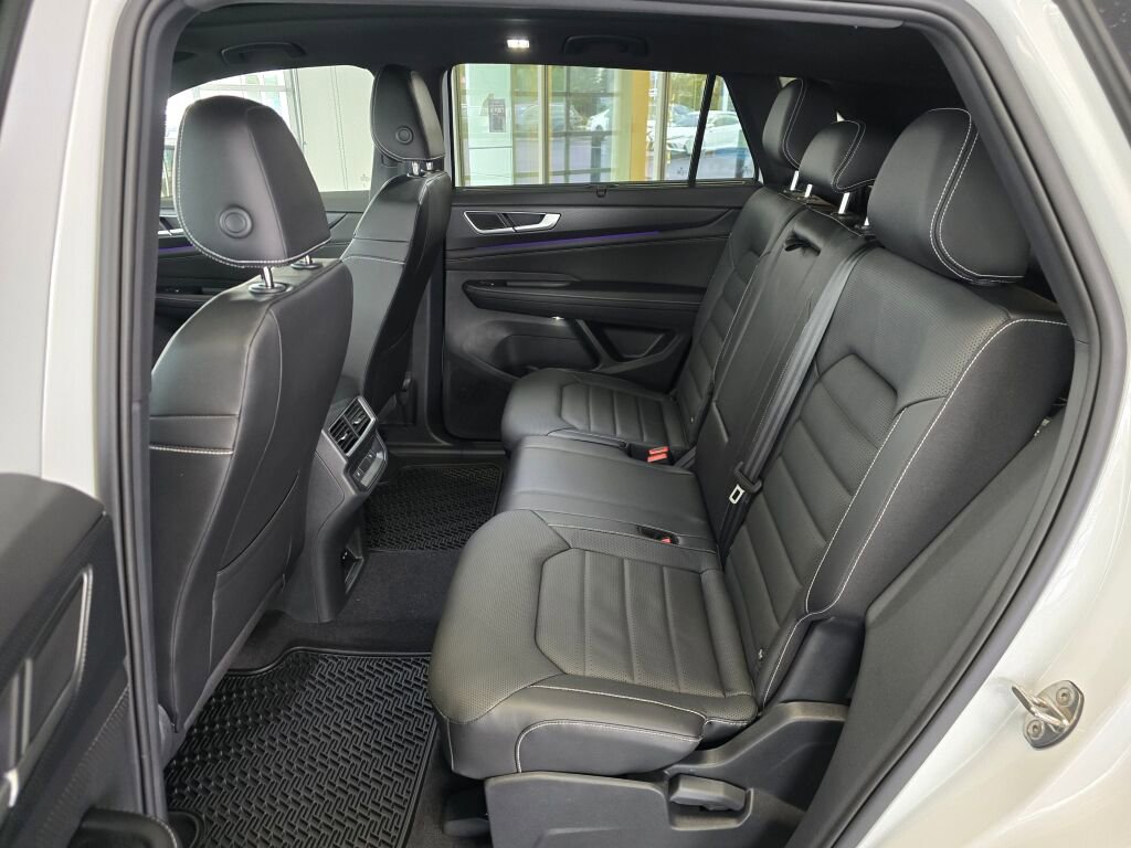 New 2024 Volkswagen Atlas Cross Sport SEL R-Line image 28