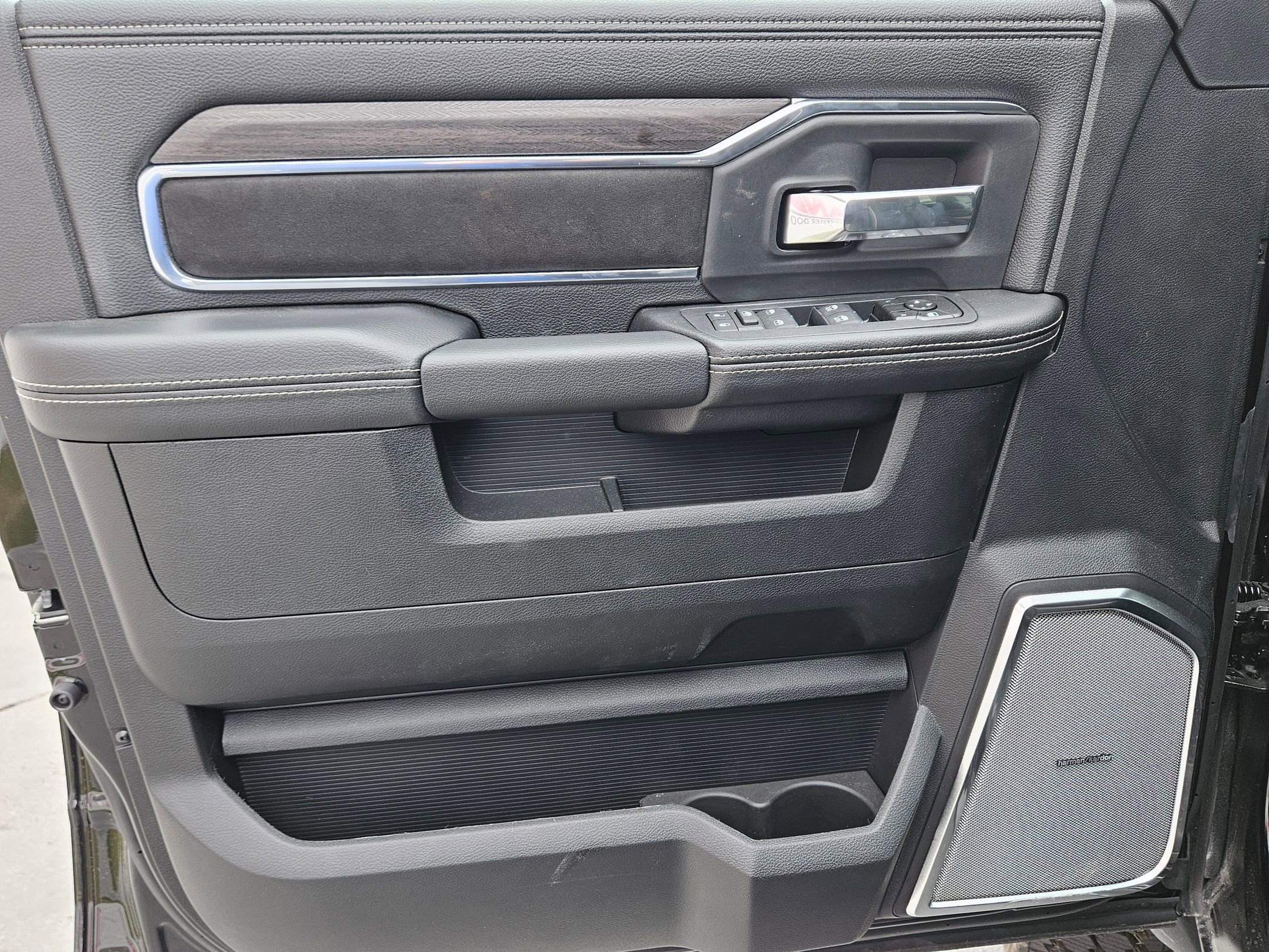 New 2026 RAM 4500 4x4 Crew Cab DRW w/ Laramie Trim Package image 15