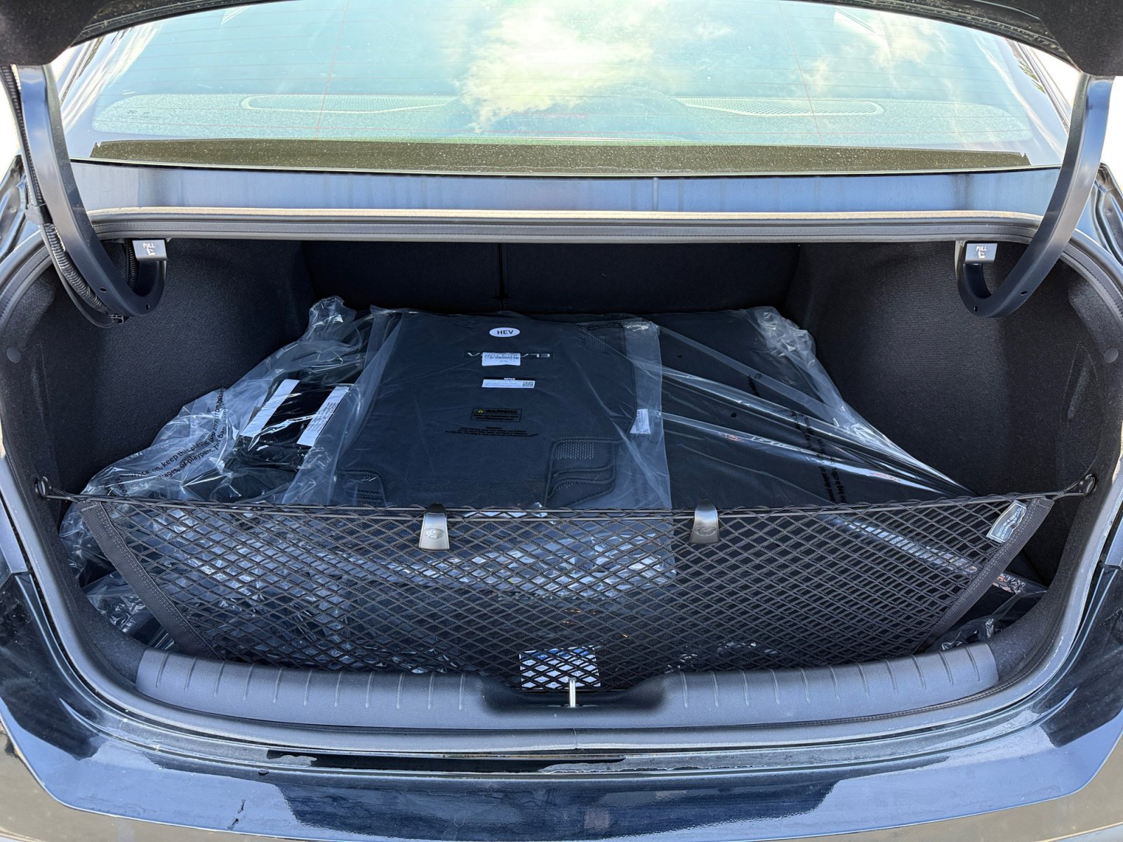 New 2025 Hyundai Elantra Limited image 17