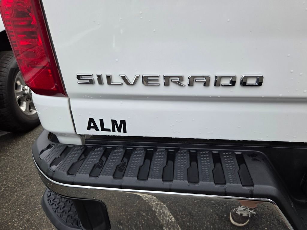 Used 2025 Chevrolet Silverado 2500 LT w/ Convenience Package image 9
