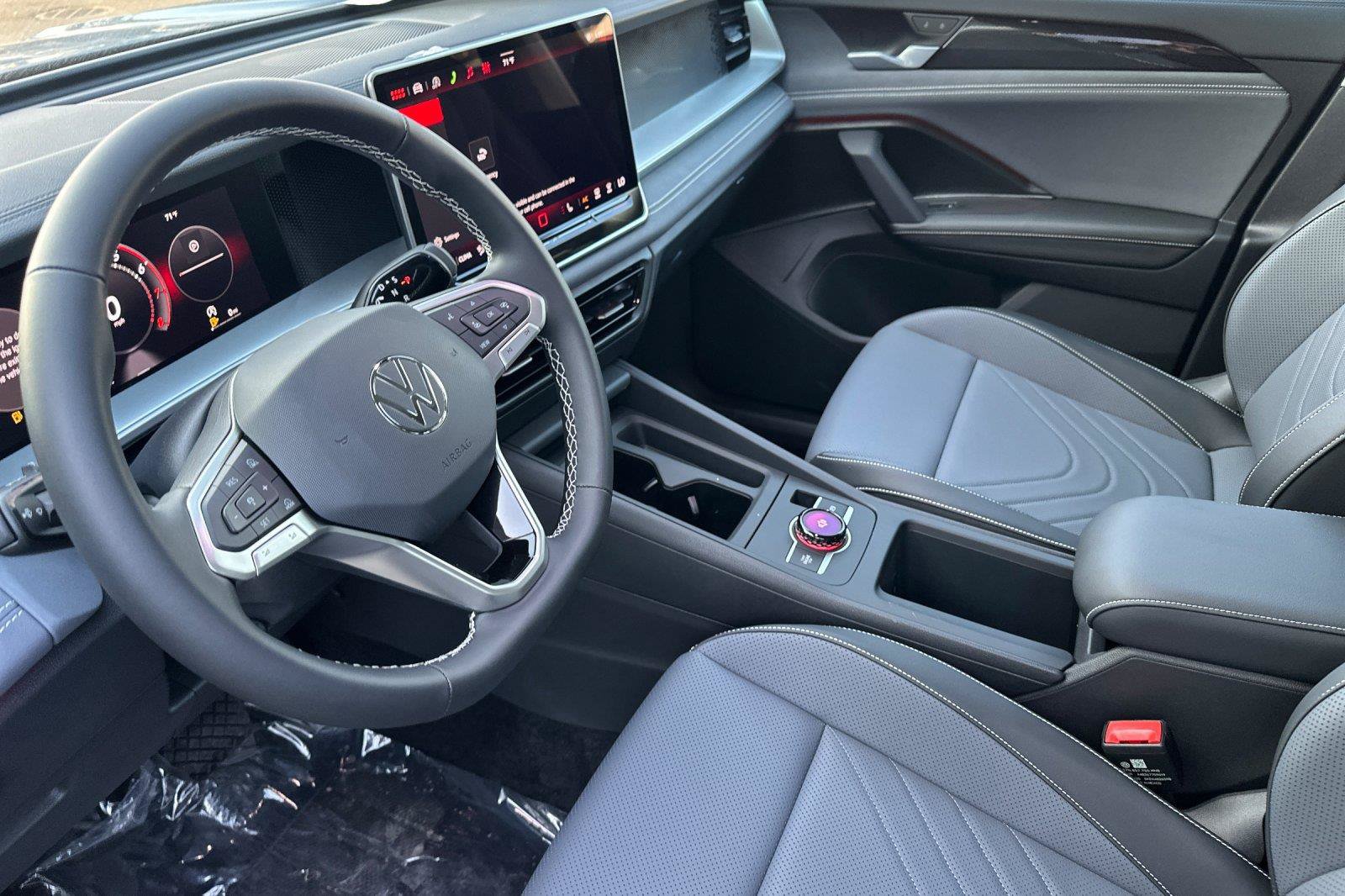 New 2026 Volkswagen Tiguan SE FWD image 9