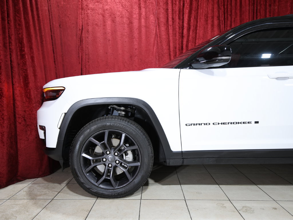 Used 2025 Jeep Grand Cherokee L Limited w/ Trailer Tow Package AWD/4WD image 4